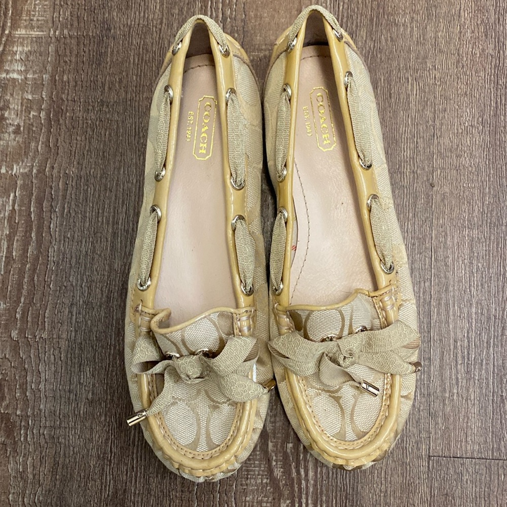 Coach tan signature loafers never worn